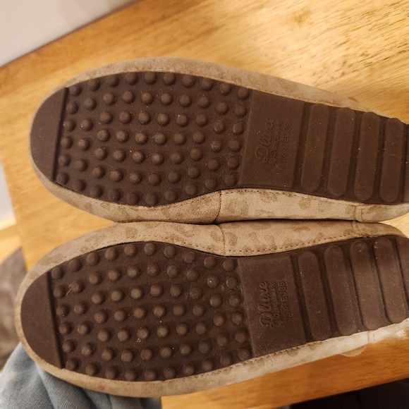 Deluxe by Dearfoam Girls Size 4 Slippers - Picture 4 of 4